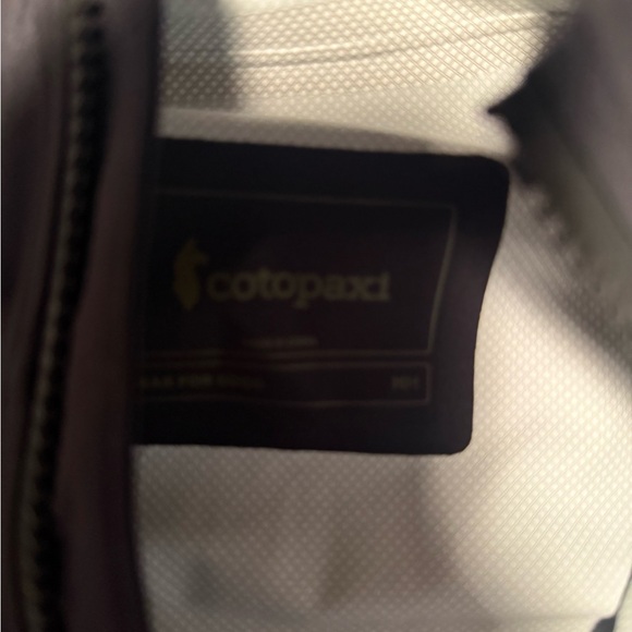 Cotopaxi Men's Black and Green Performance Jacket - Picture 7 of 7